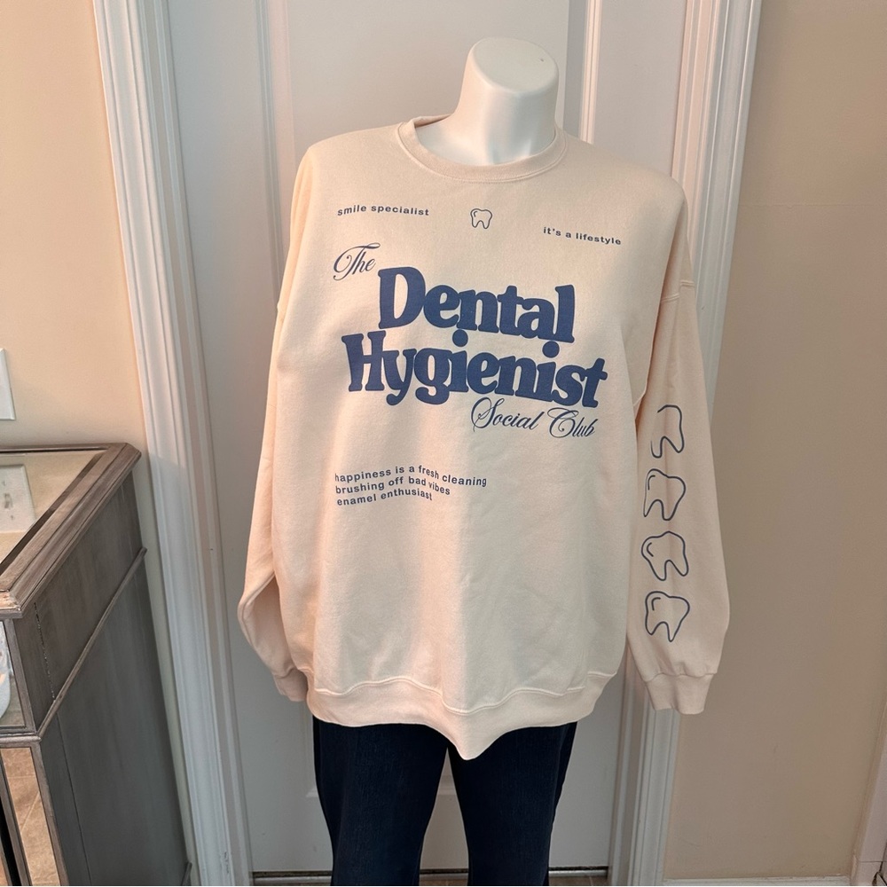 Dental Hygienist. Sweatshirt. Tooth. Dental. Size 2X. Cream sweatshirt.